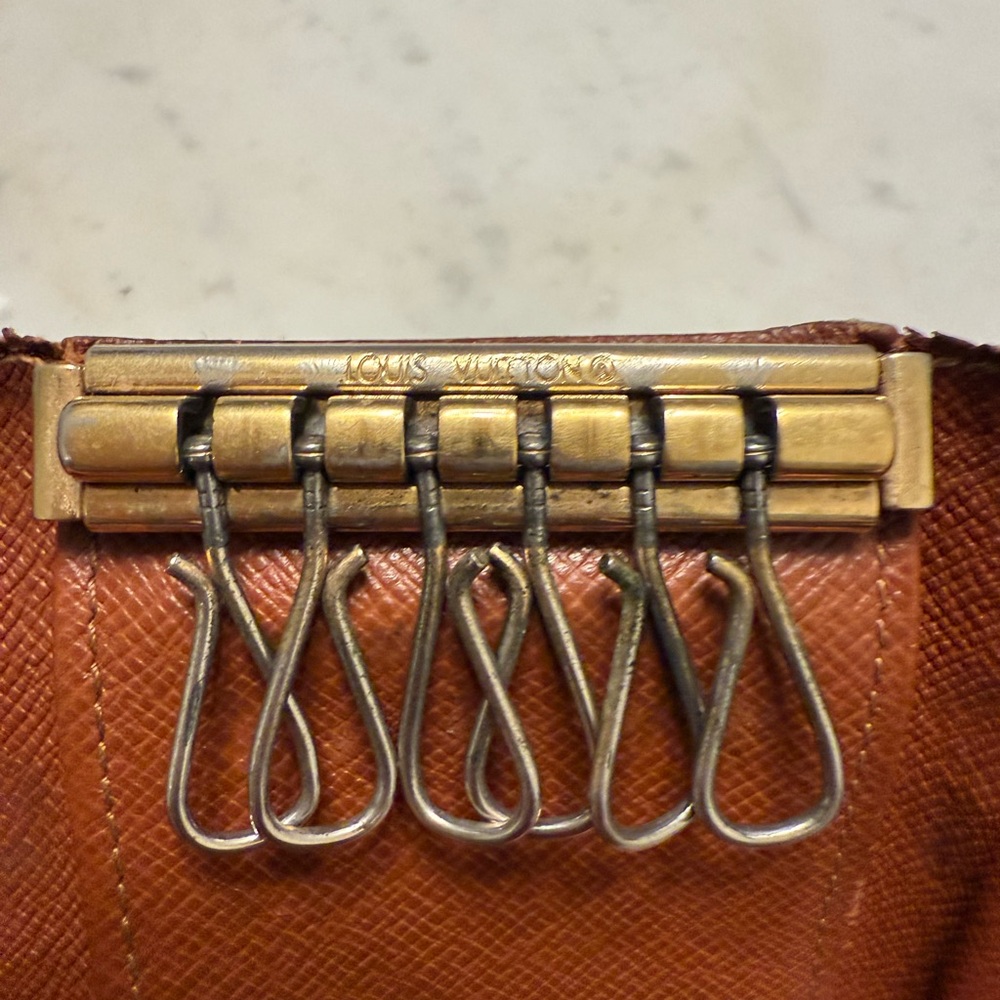 Louis Vuitton Monogram 6 Key Holder with Gold Hardware - Picture 5 of 9